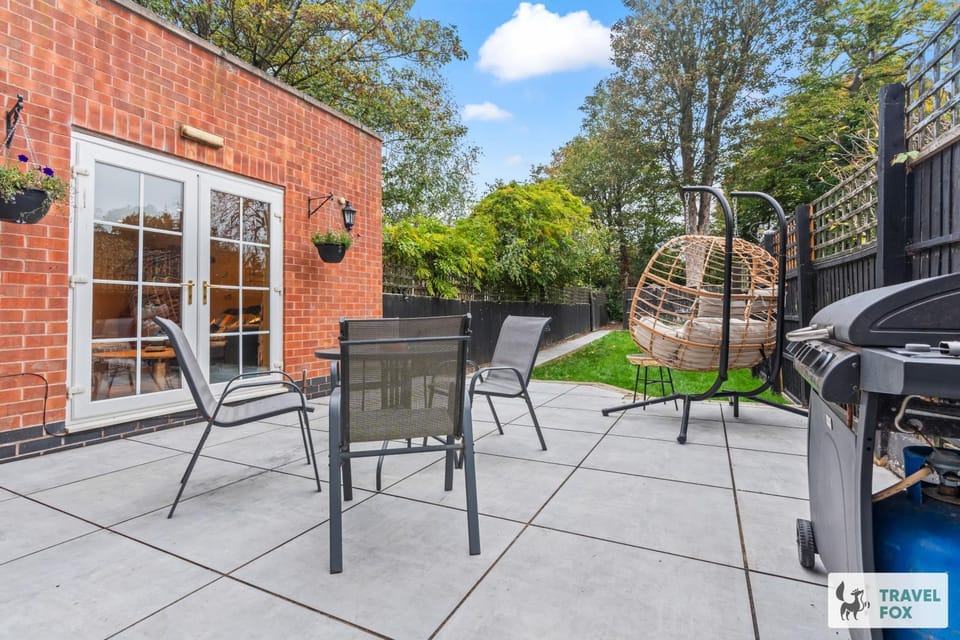 Patio, BBQ facilities, Garden, Seating area, Garden view
