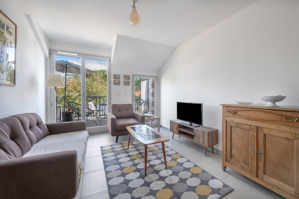 Communal lounge/ TV room, Living room