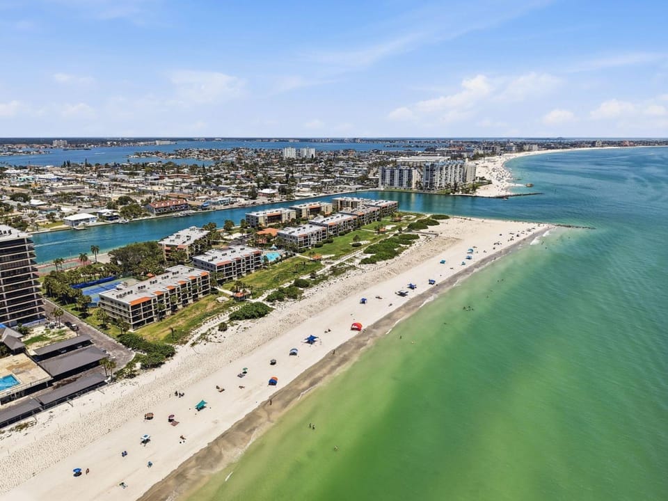 Land's End 11-302 Beach Front - Premier House in Sunset Beach