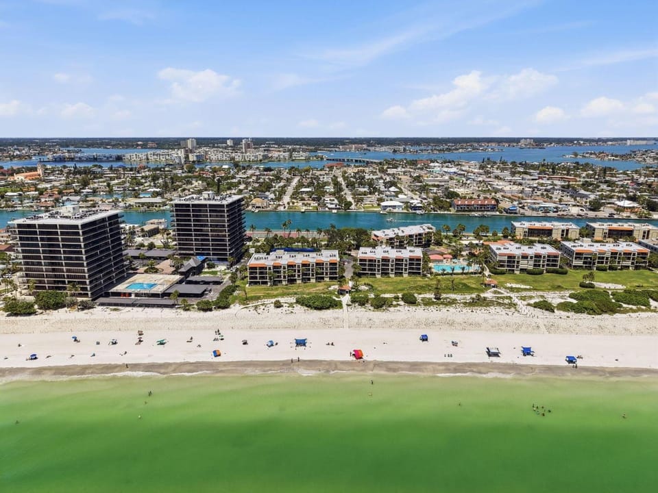 Land's End 11-302 Beach Front - Premier House in Sunset Beach