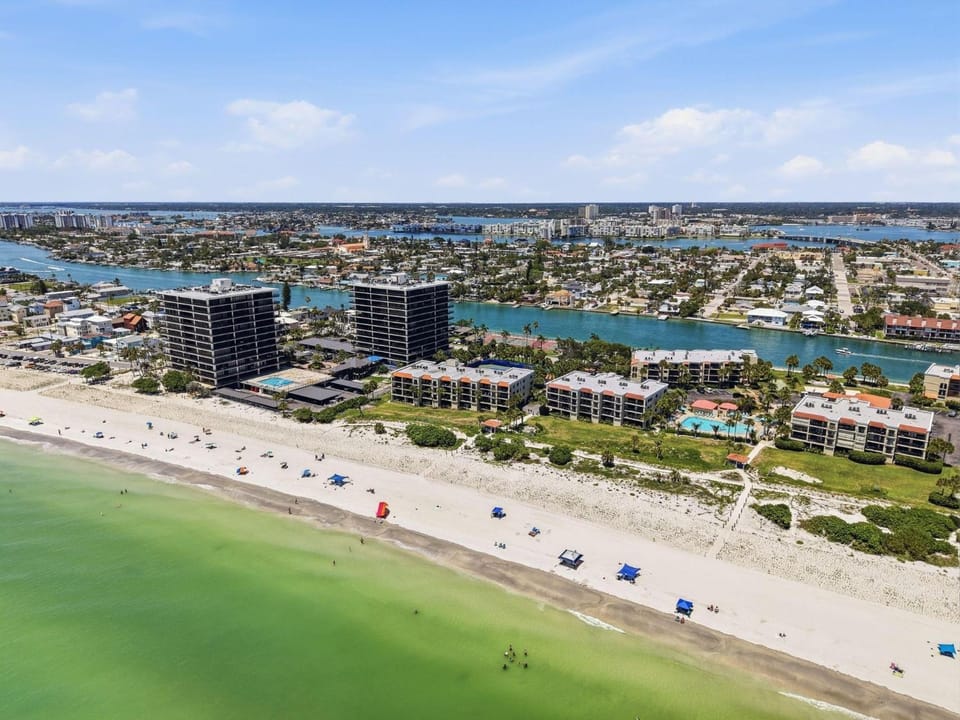 Land's End 11-302 Beach Front - Premier House in Sunset Beach