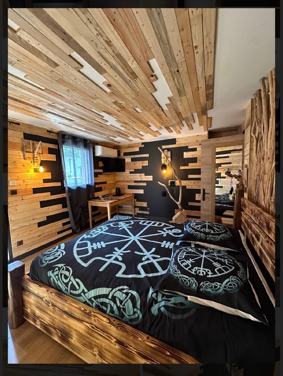 Le VALHALLA chambre freya Hotel in Normandy