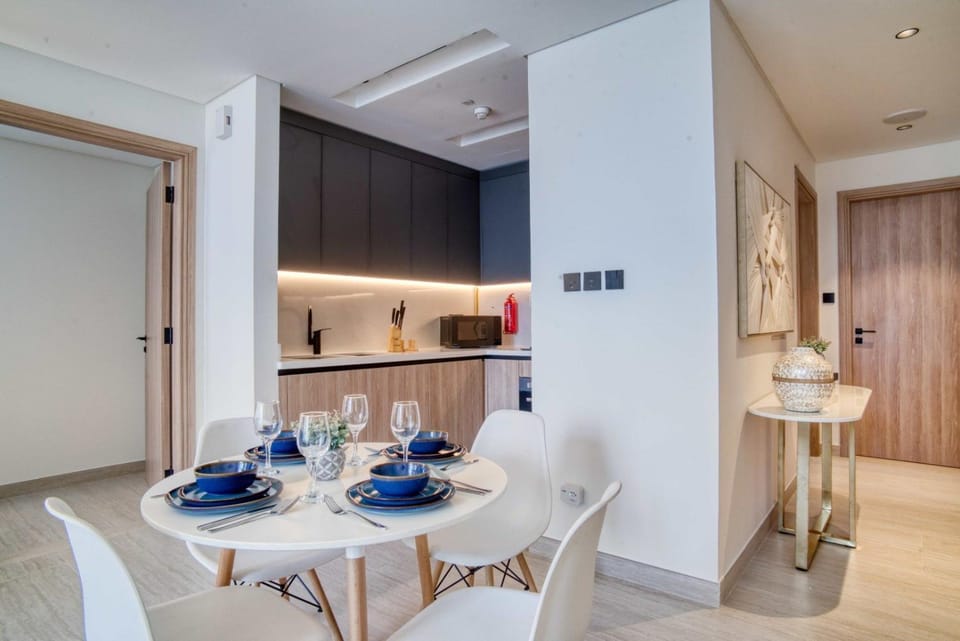 Elegant 2-Bedroom Apartment | Stylish Design | Bright & Spacious Apartment in Dubai