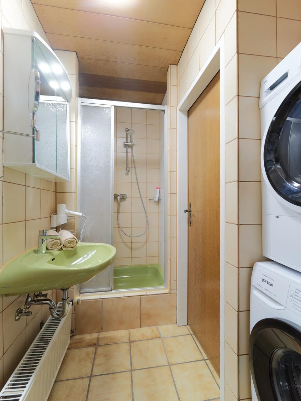 Shower, Bathroom, towels, washing machine, dryer