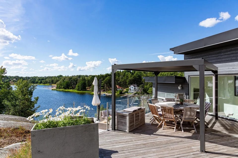 Property building, Patio, Day, Natural landscape, View (from property/room), Balcony/Terrace, Dining area