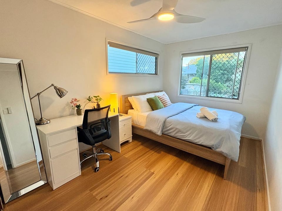 Welcome to Your Leafy Retreat in Graceville Bed and Breakfast in Indooroopilly
