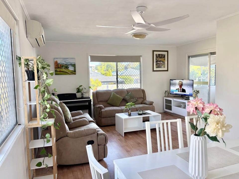 Welcome to Your Leafy Retreat in Graceville Bed and Breakfast in Indooroopilly
