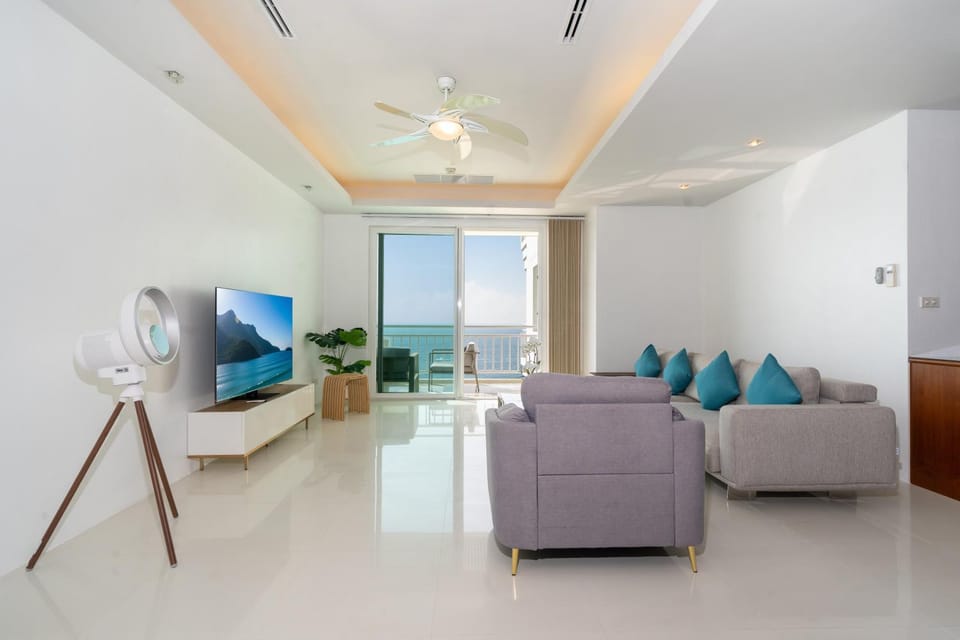TV and multimedia, Balcony/Terrace, Living room, Seating area