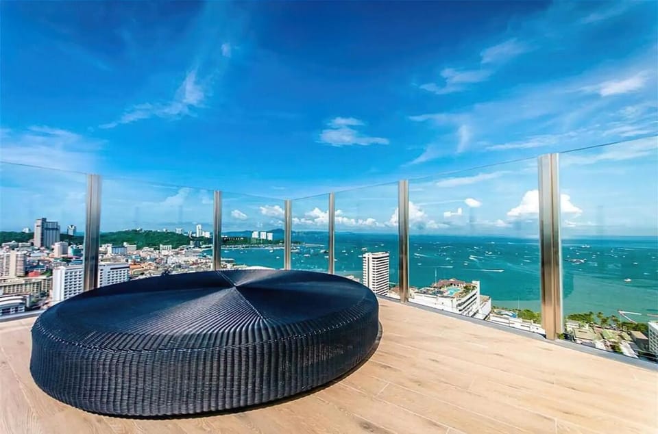 Sea View 2 Bed Room Unit Central Pattaya Apartment in Pattaya City