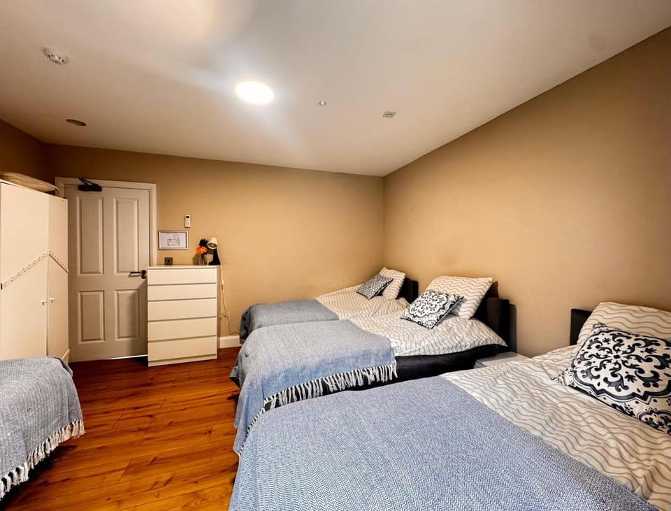 Bed, Photo of the whole room, Bedroom, wardrobe