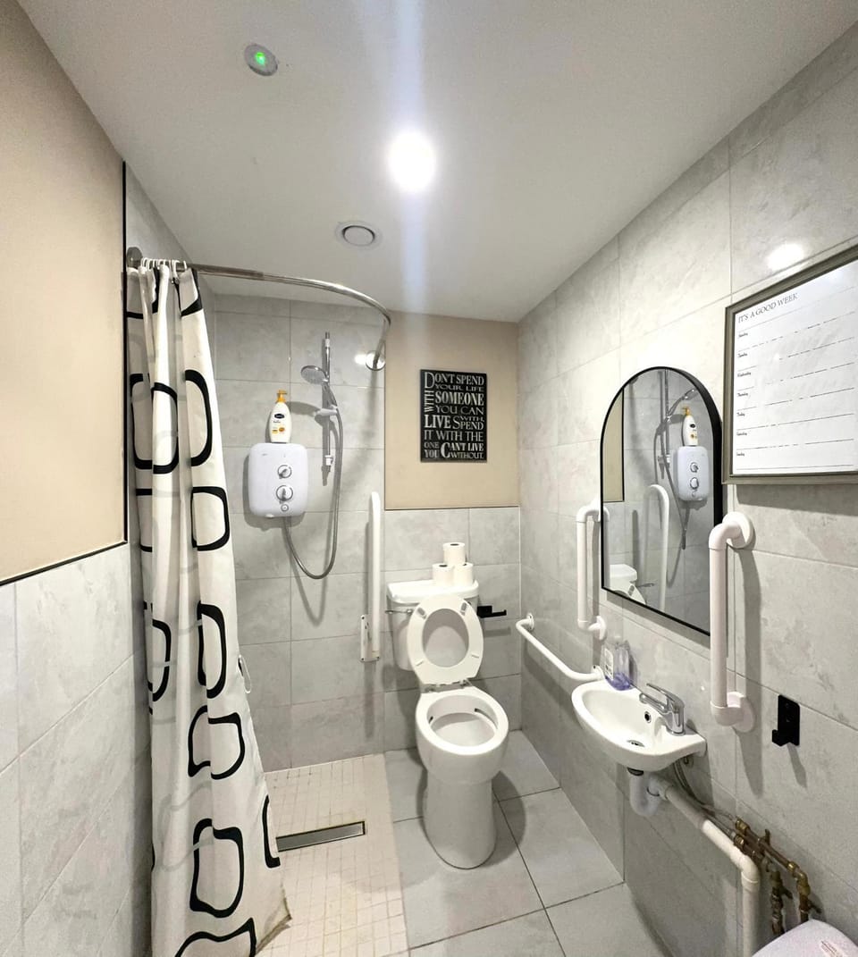 Shower, Toilet