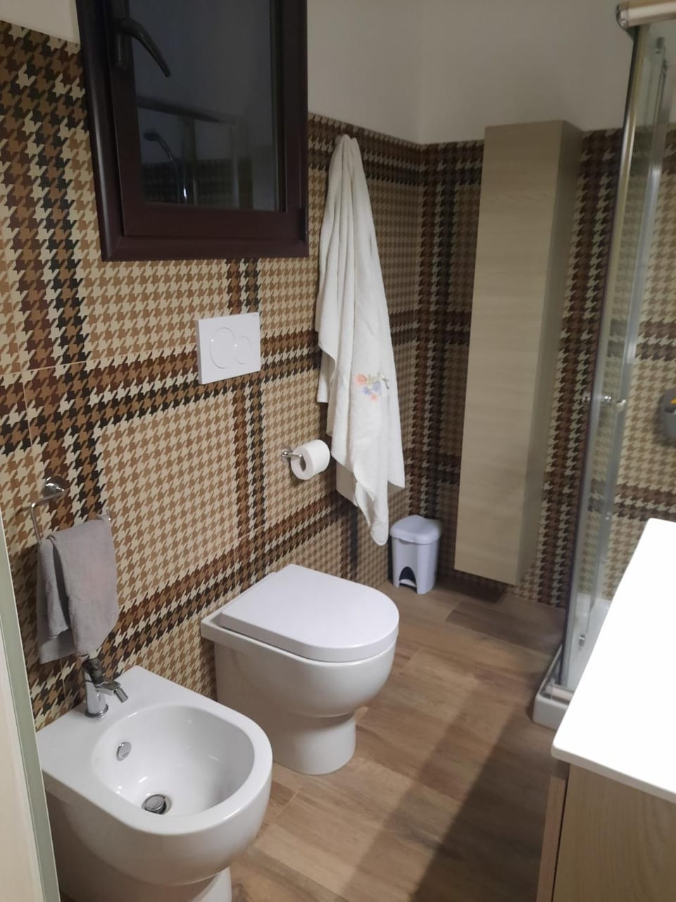 Bathroom, Living room