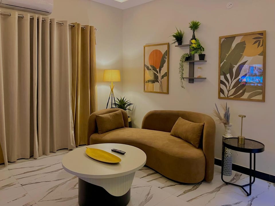 Living room, Seating area, Dining area, air conditioner