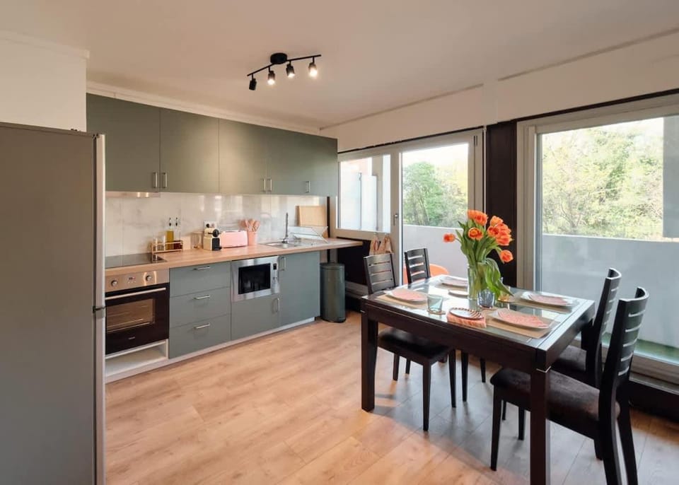 Terrasse, appartement rénové dans le 15e arr Apartment in Issy-les-Moulineaux