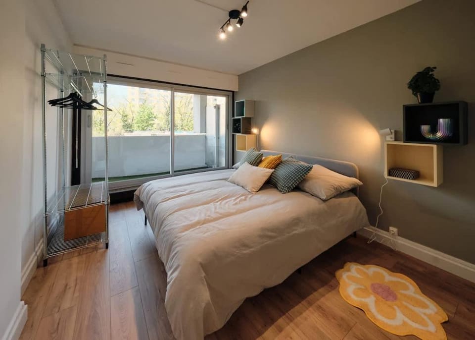 Terrasse, appartement rénové dans le 15e arr Apartment in Issy-les-Moulineaux