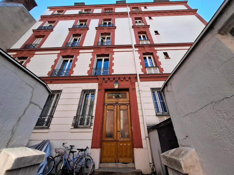 Property building, Facade/entrance, Day