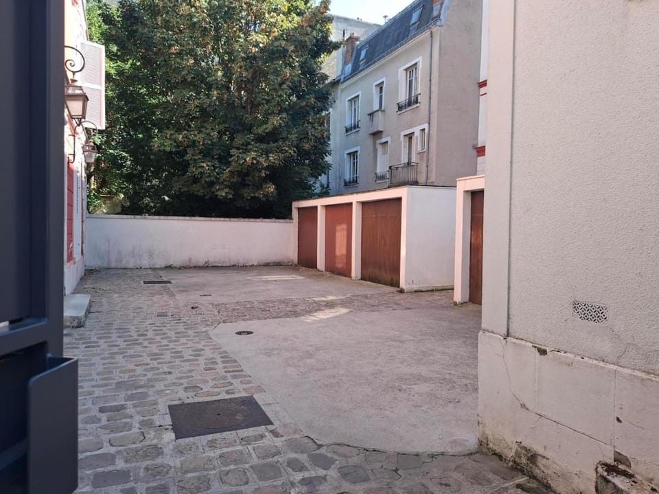Property building, Day, Neighbourhood, Street view