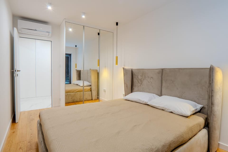Bed, Photo of the whole room, Bedroom, towels, wardrobe, air conditioner