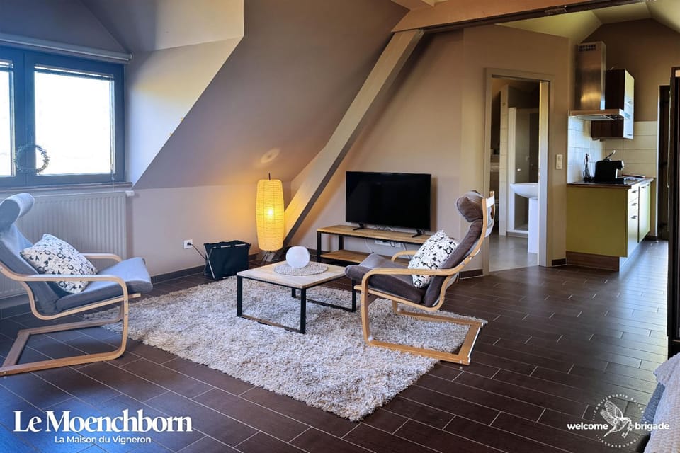 Communal lounge/ TV room, TV and multimedia, Living room, Seating area