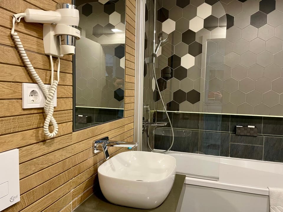 Bathroom, Bath, towels