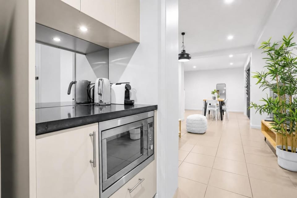 Kitchen or kitchenette, oven