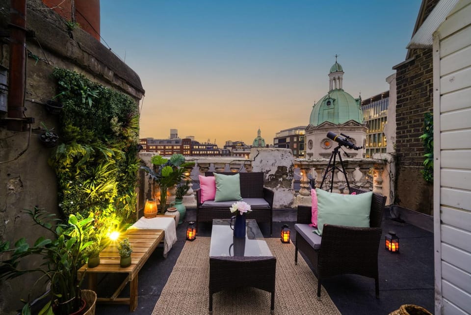 Secret Barbican Rooftop - Luxury Stay in Central by KeyHol Living House in London Borough of Islington