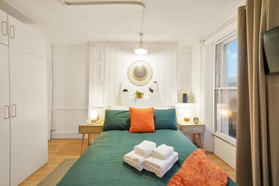 Secret Barbican Rooftop - Luxury Stay in Central by KeyHol Living House in London Borough of Islington