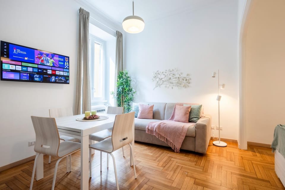TV and multimedia, Living room, Seating area, Dining area