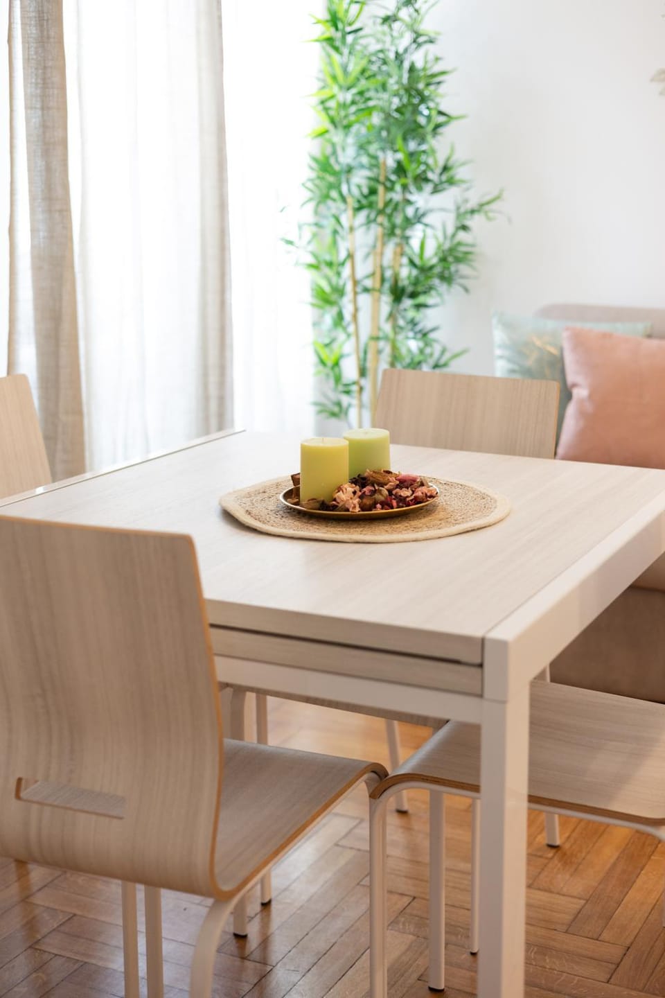 Seating area, Dining area