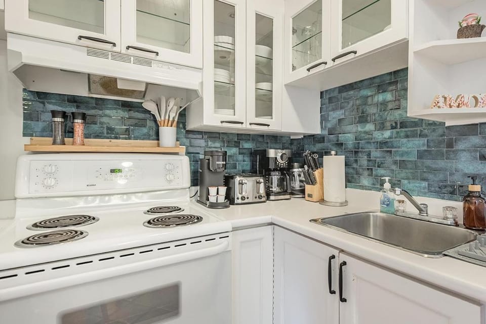 Kitchen or kitchenette, minibar, pet friendly, stove, toaster