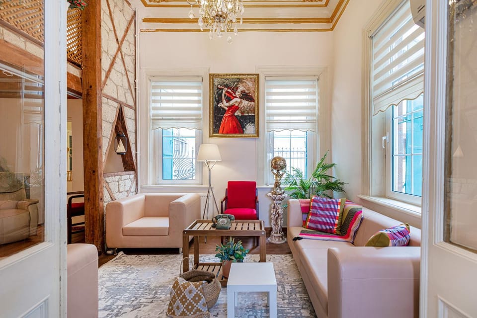 Living room, Seating area