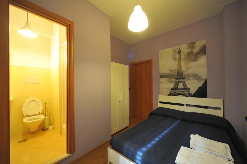 Bed, Bathroom, Bedroom, towels