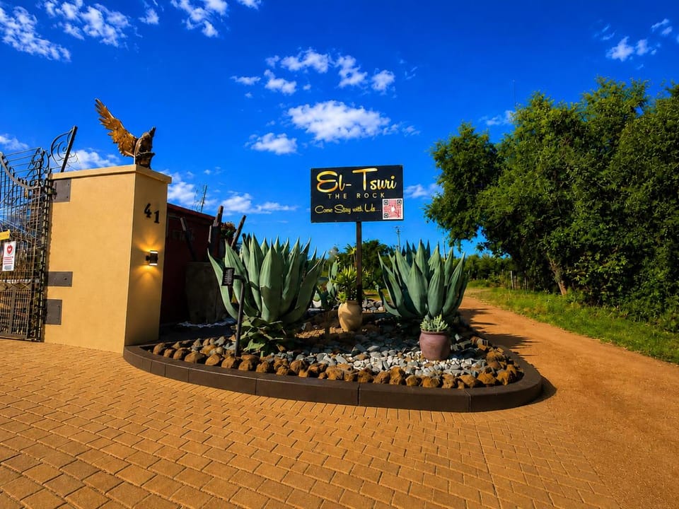Property building, Facade/entrance, Spring, Day, Property logo or sign, Garden, Text overlay, Street view, Location
