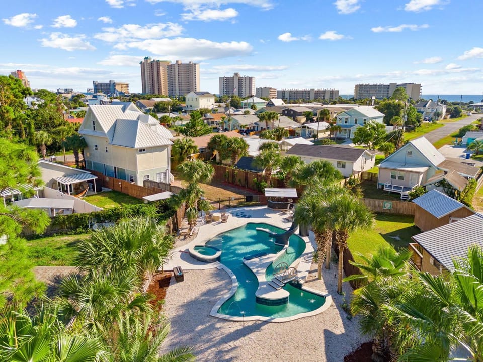 Property building, Neighbourhood, Bird's eye view, Garden, Hot Tub, Aqua park, Sea view, Swimming pool