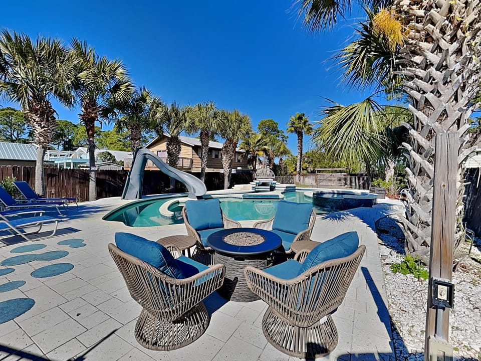 Natural landscape, Garden, Seating area, Swimming pool