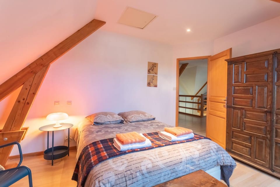 Property building, Living room, Bedroom
