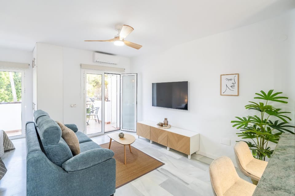 Communal lounge/ TV room, Living room