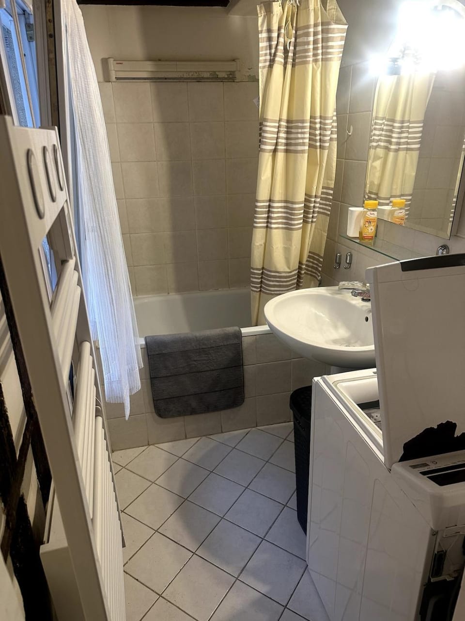 Parisian modern Flat 10 min walk to The Louvre Apartment in Paris