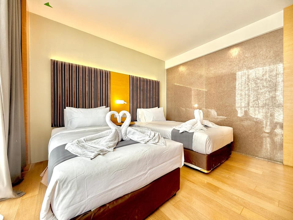 Bed, Bedroom, towels
