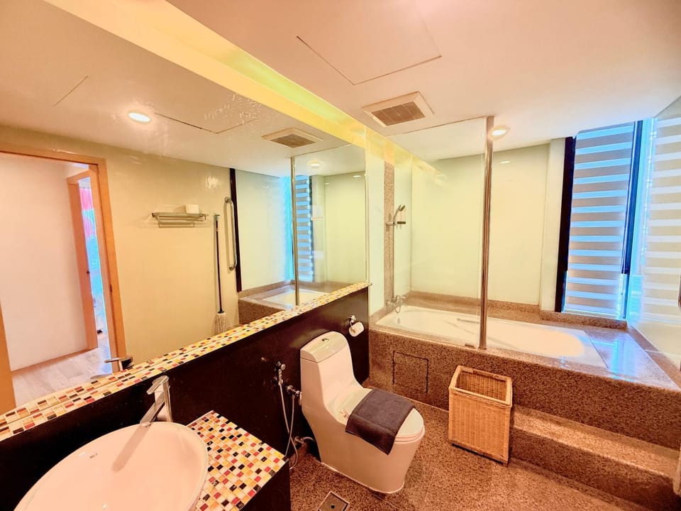 Shower, Toilet, Bathroom, Bath