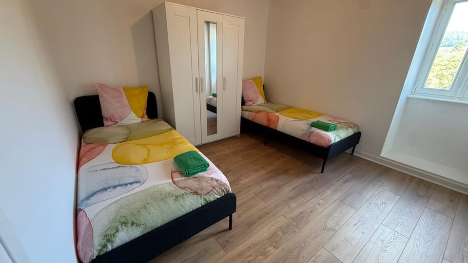 Bed, Photo of the whole room, Decorative detail, Bedroom, heating, internet, towels