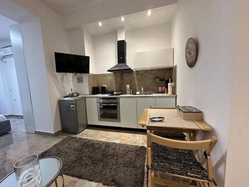 Kitchen or kitchenette, Living room, Dining area, oven