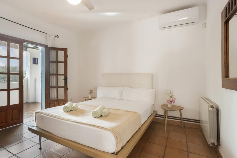 Property building, Living room, Bedroom