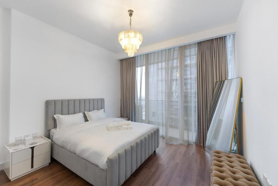 Stylish 1BR Canal View & 12 min to Downtown Apartment in Dubai