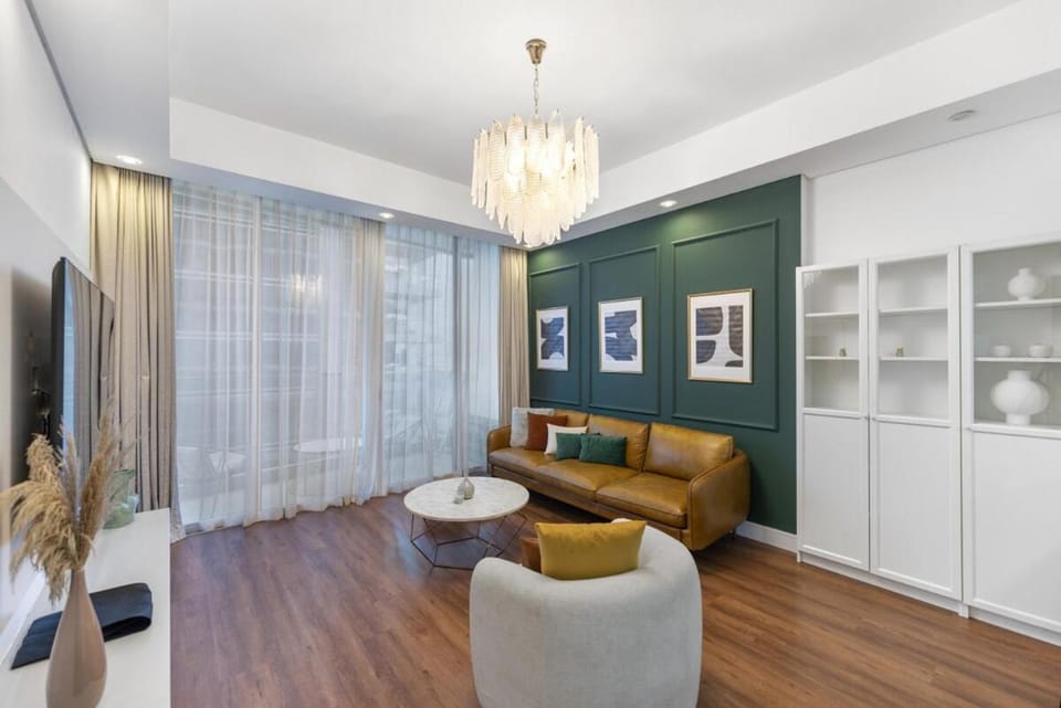 Stylish 1BR Canal View & 12 min to Downtown Apartment in Dubai