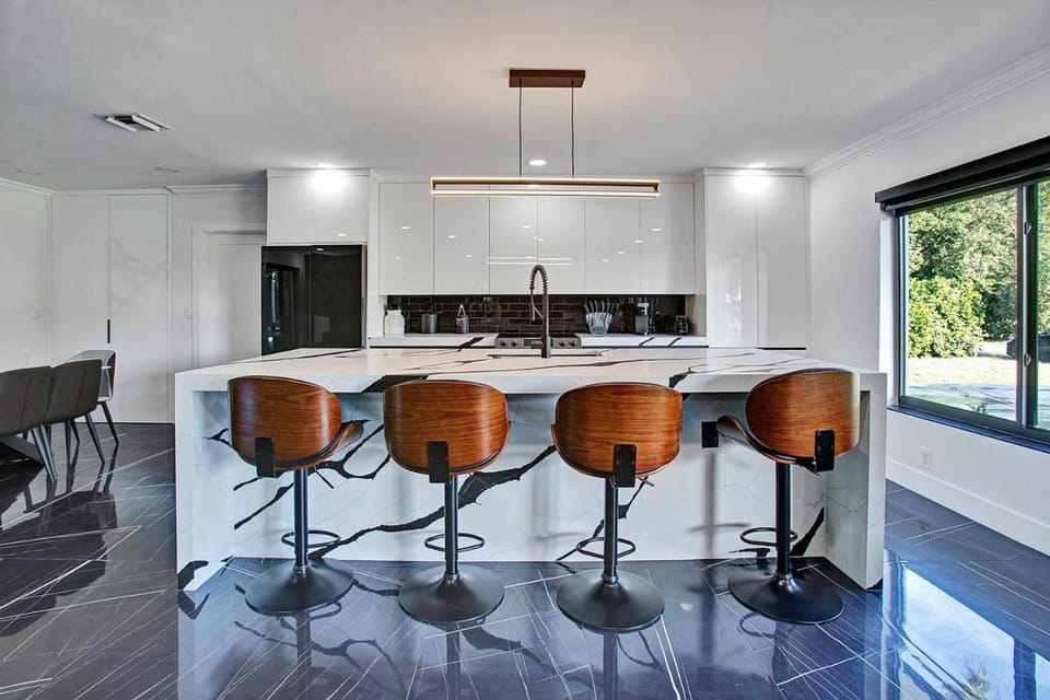 Coral Lane by Rove Travel - Home with Pool & BBQ House in Fort Lauderdale