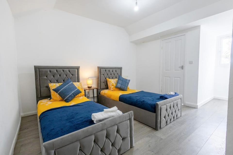 The Robinwood Green Haven Retreat Luxurious 3 Bedroom Stay Sleeps 7 Apartment in Nottingham