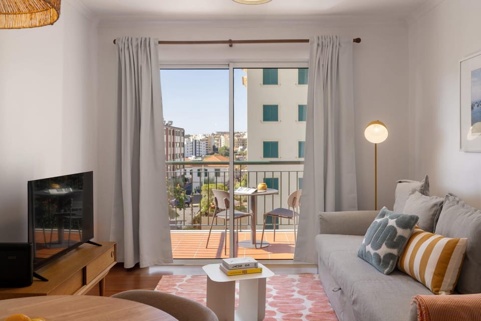 TV and multimedia, View (from property/room), Balcony/Terrace, Living room, Seating area