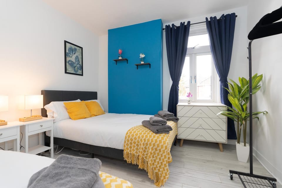 Open Mind Property - 4BR, 17 Guests & Free Parking Apartment in Portsmouth