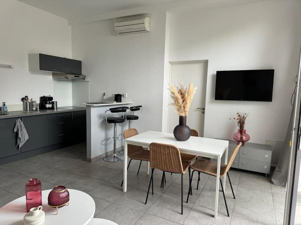 Joli studio de 30 m2 Apartment in Laval